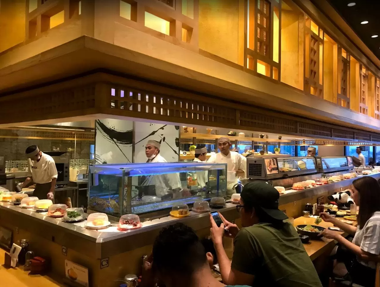 Suasana ruang makan Sushi Tei Tanggerang